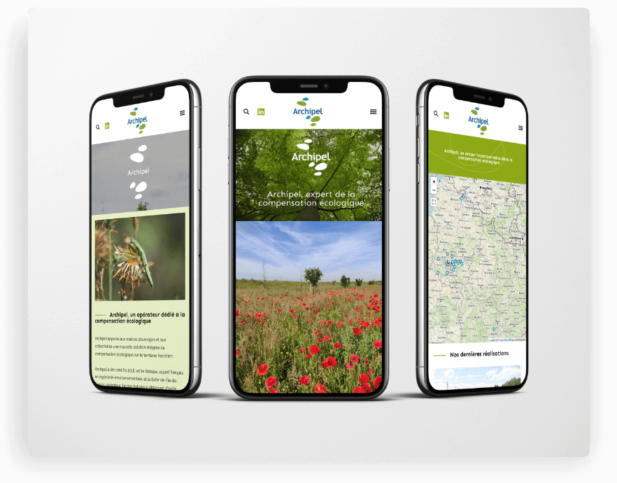 Trois écrans de site Archipel sur smartphones.