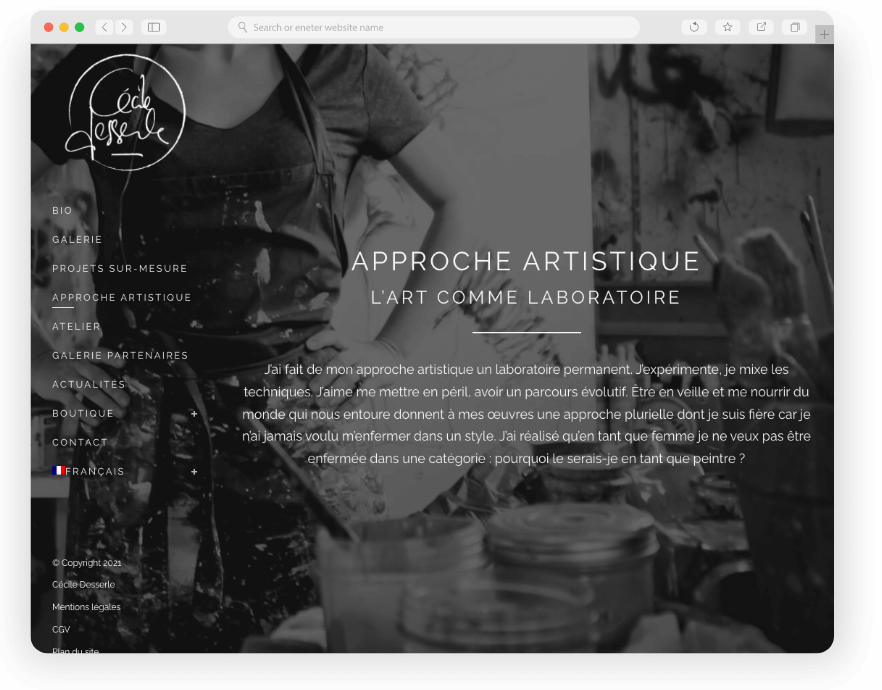 Artiste expérimentale mélangeant styles et techniques artistiques.