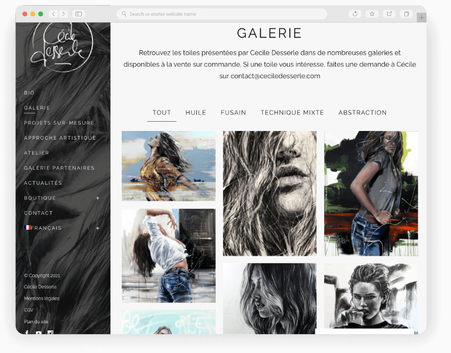 Galerie d'art par Cécile Desserle affichant peintures.