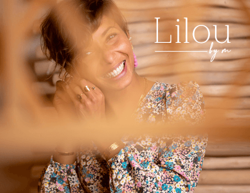 Femme souriante portant des bijoux, Lilou by M.